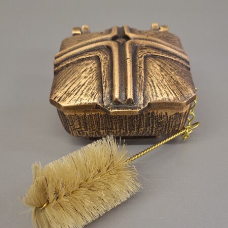 Weihwasserschale aus Bronzeguss Kästchenmuster